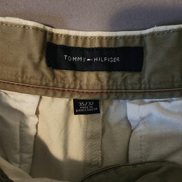 Size 35 Straight Fit- Signature 100% Cotton Men's Khakis by Tommy Hilfiger - Picture 4 of 4